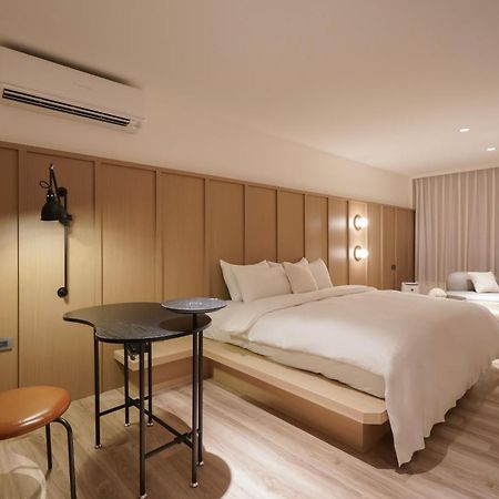 Hope Hotel Тайнань Экстерьер фото